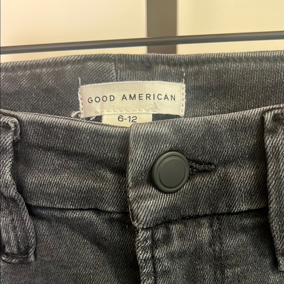 Good American Black Jeans Distressed - Picture 3 of 9